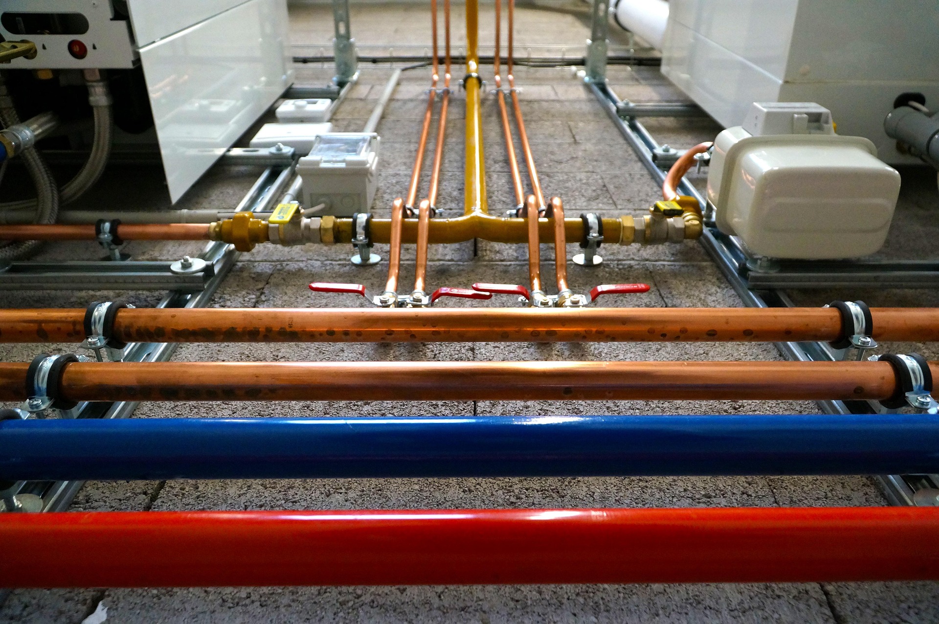 5317367-tubes-2672187_1920